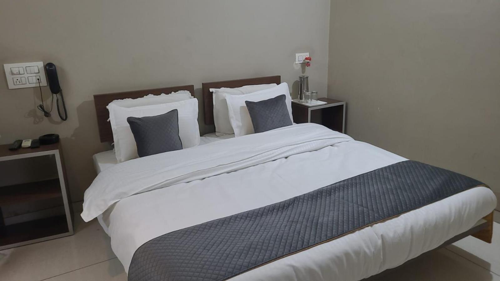Hotel Indrani Chittorgarh Exteriör bild