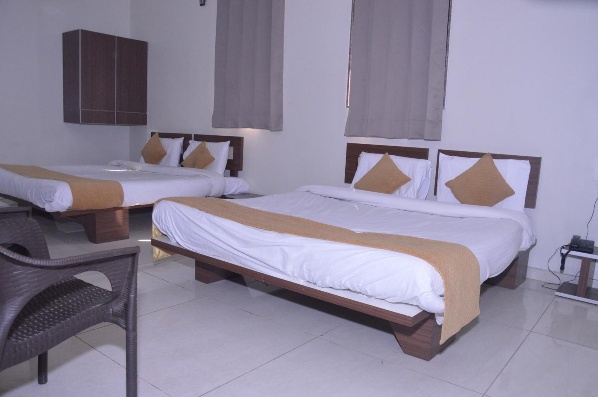 Hotel Indrani Chittorgarh Exteriör bild