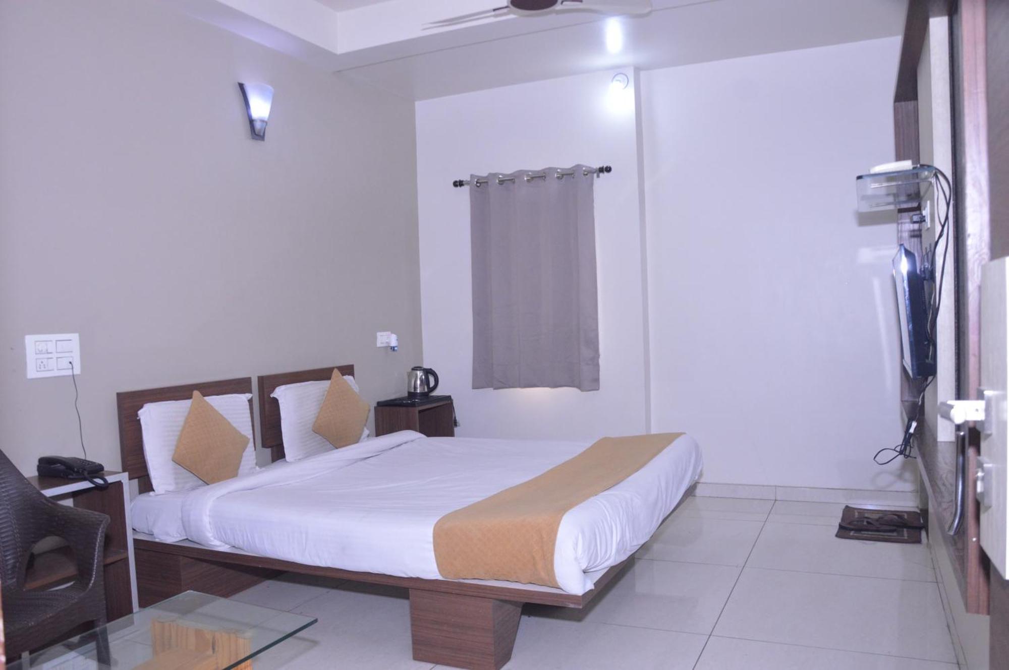 Hotel Indrani Chittorgarh Exteriör bild